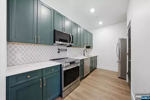 21 Lincoln #101, Newark, NJ 07102