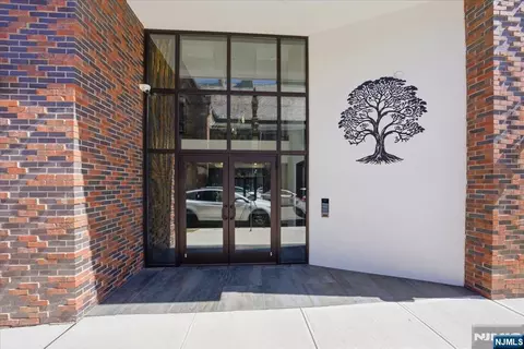 21 Lincoln #302, Newark, NJ 07102