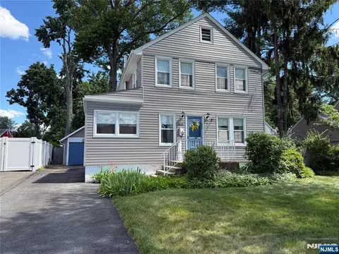 810 Colfax Ave, Pompton Lakes, NJ 07442