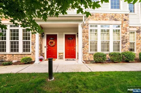 26 Dahlia Ln #413, Garfield, NJ 07026