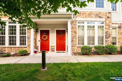 26 Dahlia Ln #413, Garfield, NJ 07026