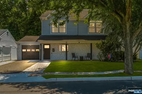 118 Howard Ave, Rochelle Park, NJ 07662