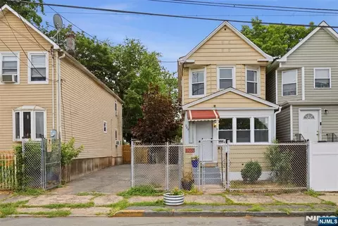 255-257 18th St, Newark, NJ 07103