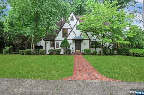 112 Goodwin Ter, Westwood, NJ 07675
