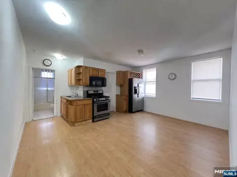 201 45th St #504, Union City, NJ 07087