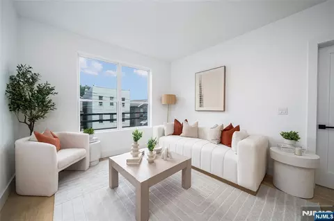 649 38th St #502, Union City, NJ 07087