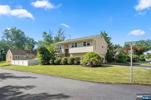 212 Frankfort Ave, Northvale, NJ 07647