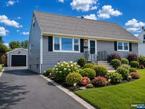 9 Joan Pl, Clifton, NJ 07012