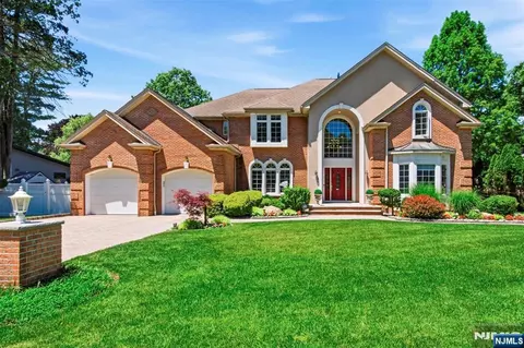18 Henmar Dr, Closter, NJ 07624