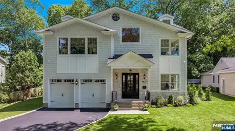 4 Garden Ct, Ho Ho Kus, NJ 07423