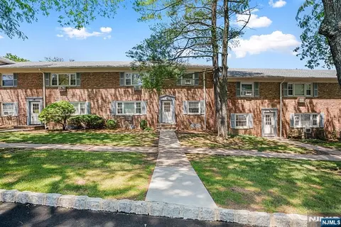 41 Wedgewood Dr #118, Verona, NJ 07044