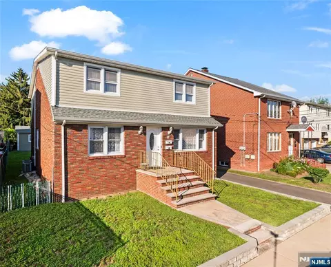17 Kossuth St, Wallington, NJ 07057