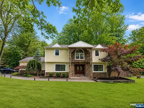 76 Millbrook Cir, Norwood, NJ 07648