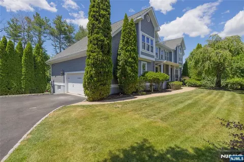 11 Gates Pl, Wayne, NJ 07470