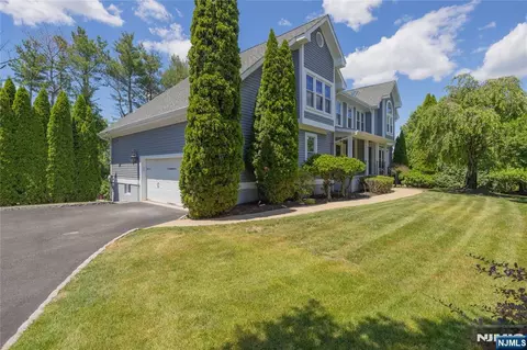 11 Gates Pl, Wayne, NJ 07470