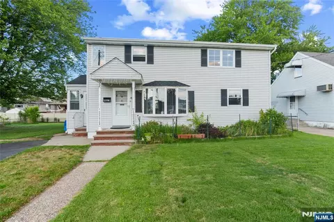 92 Anderson Ave, Totowa, NJ 07512