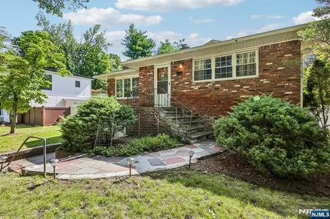 35 Knickerbocker Rd, Closter, NJ 07624