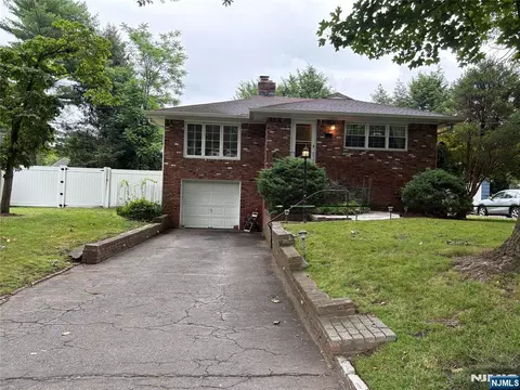 35 Knickerbocker Rd, Closter, NJ 07624