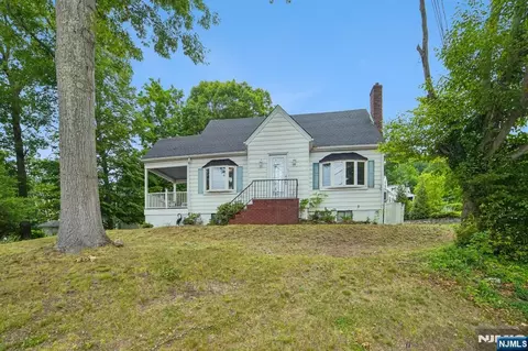 72 Lake Dr, Wayne, NJ 07470