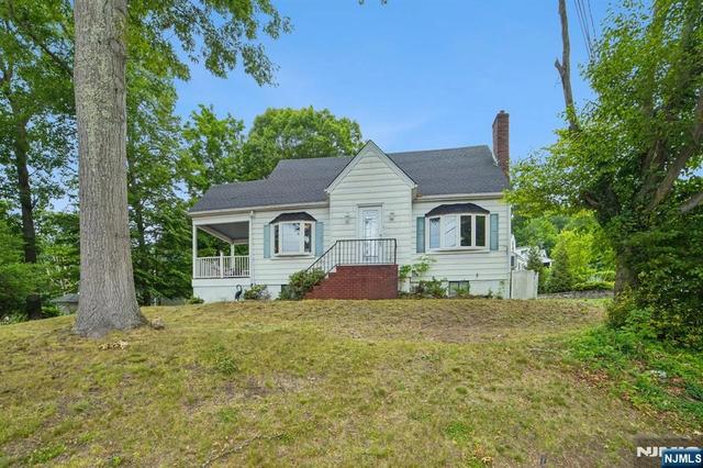 72 Lake Dr, Wayne, NJ 07470