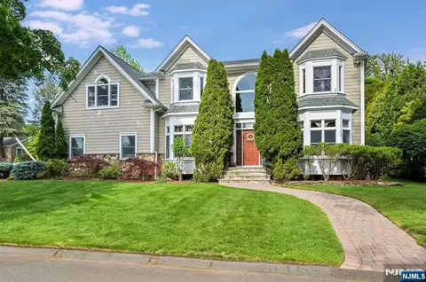 111 Magnolia Ave, Cresskill, NJ 07626
