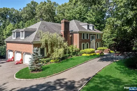 27 Cameron Rd, Saddle River, NJ 07458
