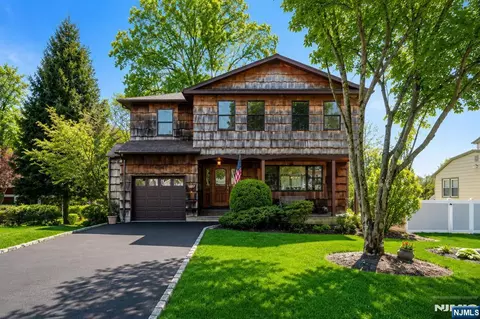 10 Woodmere Rd, Caldwell, NJ 07006