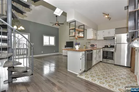 3 Davos Dr #6, Vernon, NJ 07462