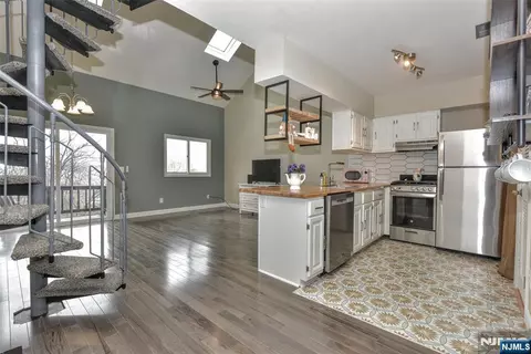 3 Davos Dr #6, Vernon, NJ 07462
