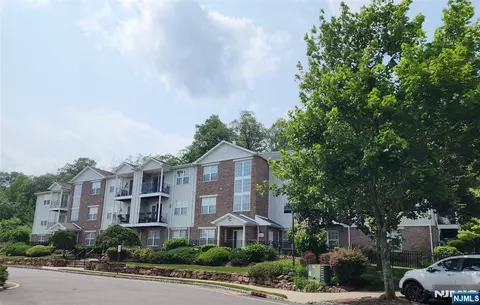 75 Mountainview Ct, Riverdale, NJ 07457
