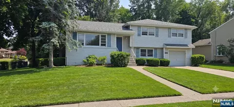 2 Kershner Pl, Fair Lawn, NJ 07410