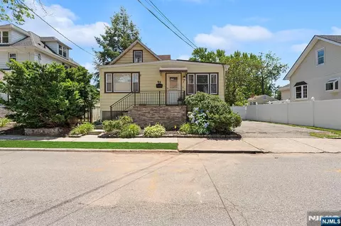 94 Phelps Ave, Bergenfield, NJ 07621