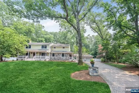 4 Burma Rd, Wyckoff, NJ 07481