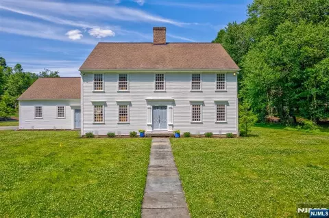 1 Canoe, Roseland, NJ 07068