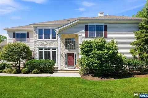 10 Camlet Ct #9010, Roseland, NJ 07068