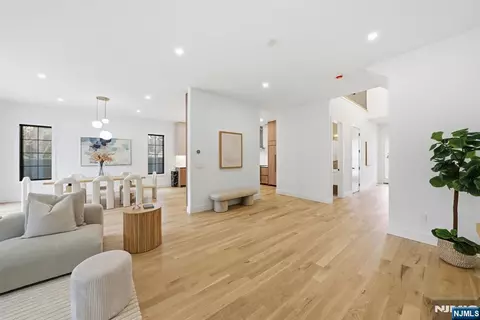 Entry Way - 5 Cedar Ct, Demarest, NJ 07627 photo 5 of 5
