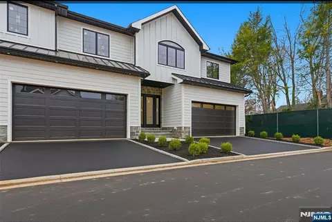5 Cedar Ct, Demarest, NJ 07627