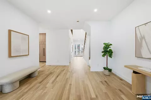 Entry Way - 5 Cedar Ct, Demarest, NJ 07627 photo 4 of 5