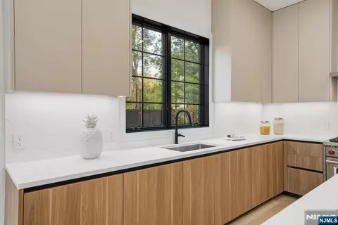 Kitchen - 5 Cedar Ct, Demarest, NJ 07627 photo 3 of 7
