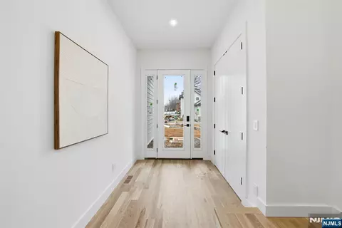 Entry Way - 5 Cedar Ct, Demarest, NJ 07627 photo 2 of 5
