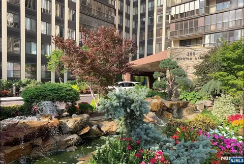 300 Winston #2215, Cliffside Park, NJ 07010