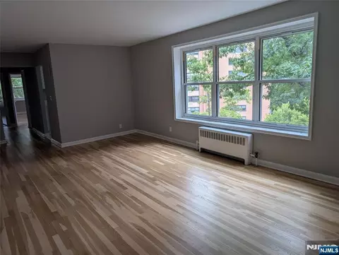 2330 Linwood Ave #3G, Fort Lee, NJ 07024