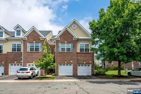 27 Taft Ln, Morristown, NJ 07960