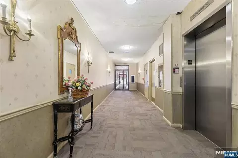 Entry Way - 140 Euclid Ave #5G, Hackensack, NJ 07601 photo 3 of 7