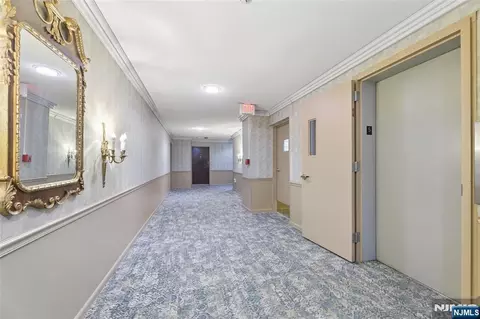 Entry Way - 140 Euclid Ave #5G, Hackensack, NJ 07601 photo 4 of 7