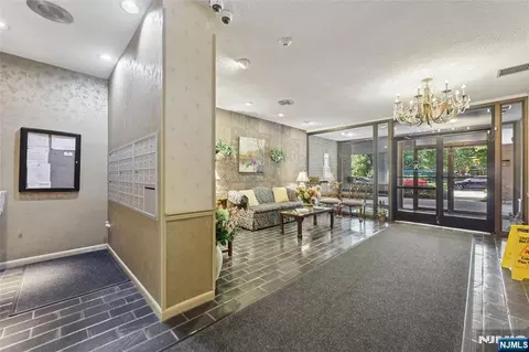 Entry Way - 140 Euclid Ave #5G, Hackensack, NJ 07601 photo 2 of 7