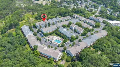74 Mountainside Dr, Pompton Lakes, NJ 07442