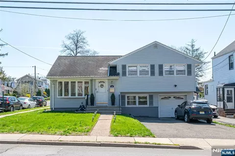 136 E Clinton Ave, Bergenfield, NJ 07621