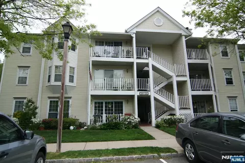 335 Linden St, Mahwah, NJ 07430