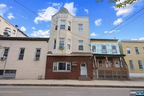 609 38th St, Union City, NJ 07087